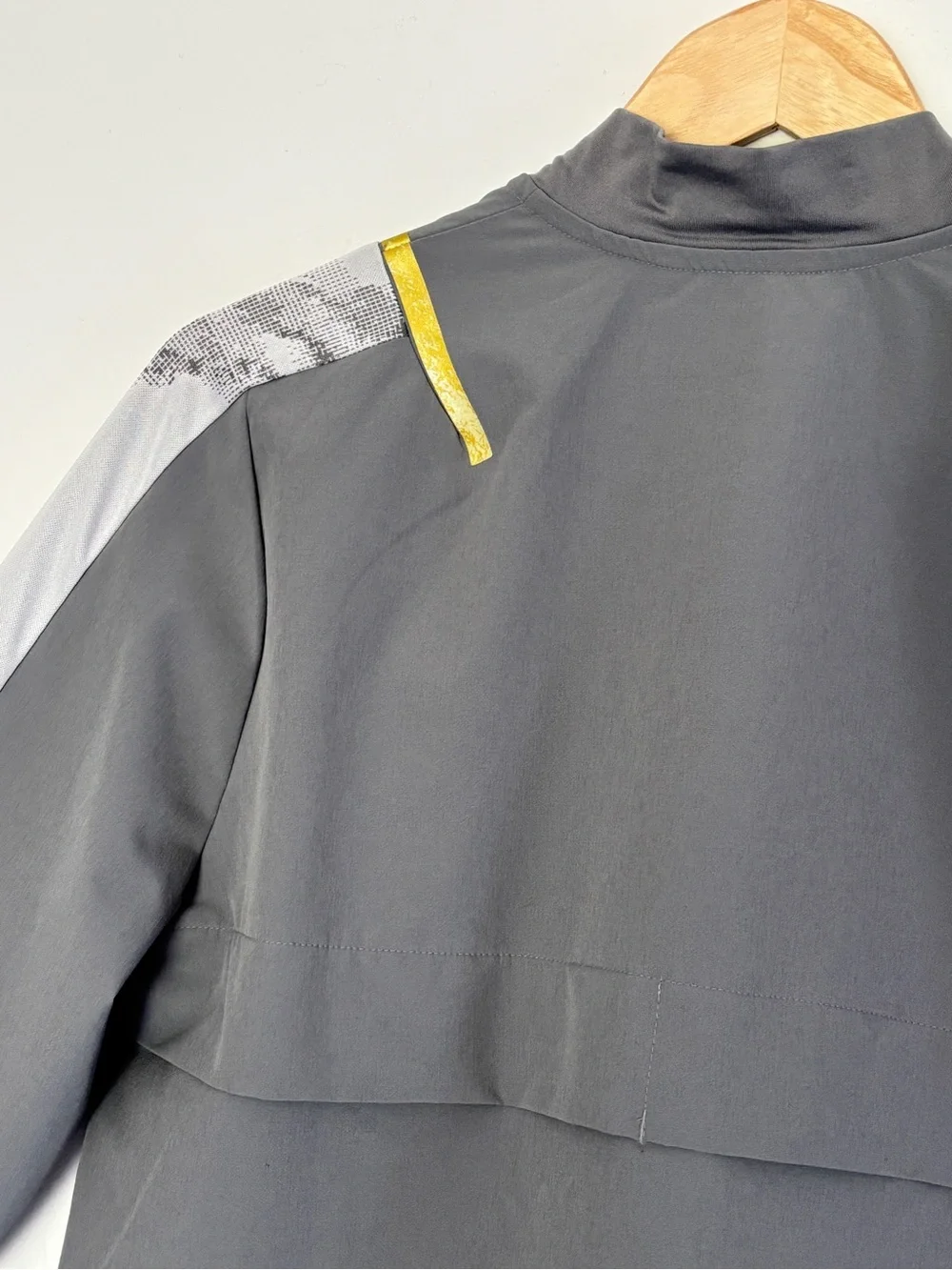 Adidas Men 1/4 Zip Long Sleeve Windbreaker Pullover Small Sample Running Golf